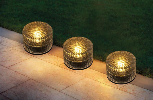 4er Set LED Solar Glas-Pflasterstein mit warm-weißer Beleuchtung, Einschaltautomatik (rund, ca. Ø 7,7 cm /  5,2 cm hoch)