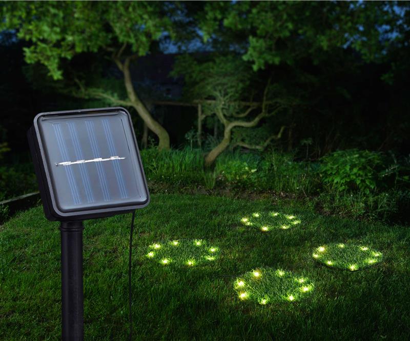 4er Set Grasplatten mit warm-weißer Solar Beleuchtung | Kunstrasen-Platten für Beete, Rasen, Balkon, Terrasse etc.