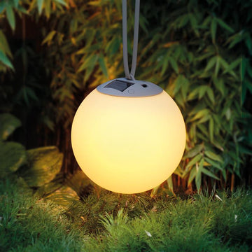 Hängende Solarkugel für Außen mit umschaltbarem warm-weißen oder bunten LED-Licht | Ø 20 cm | inkl. Aufhängung