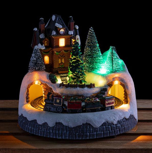 LED Winterdorf mit drehender Tanne und fahrendem Zug, Beleuchtung und Melodie, praktische Timerfunktion