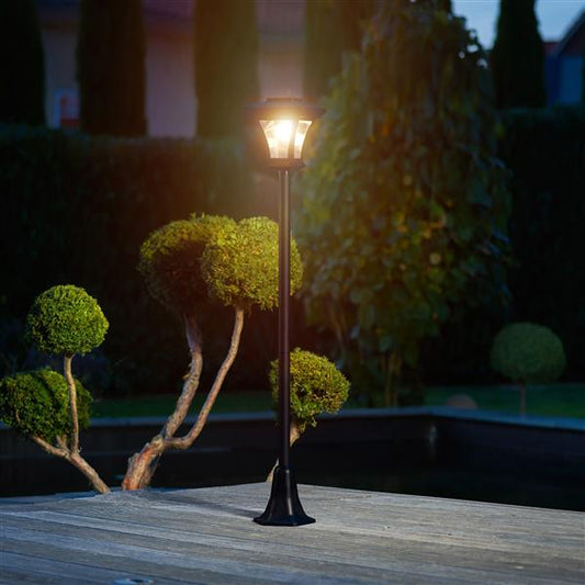Solar Gartenlaterne mit LED Beleuchtung im Straßenlaternen-Design | mit Lichtsensor | ohne lästiges Kabel | einfache Montage | warm-weiße LEDs (Höhe: 180 cm)