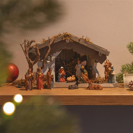 Weihnachtskrippe aus Holz mit Krippenfiguren | 12-teilig | mit Moos, Steinen und Stroh geschmückt | sehr detailreiche Krippe | ca. 29,5 cm breit