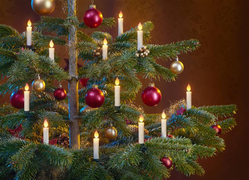 20 kabellose Flammeneffekt LED-Weihnachtsbaumkerzen mit 3D-Flamme in Wachsoptik mit Tropfen | flackernd | 2 farbige real Flame LED | Timer | moderne Weihnachtsbaumbeleuchtung