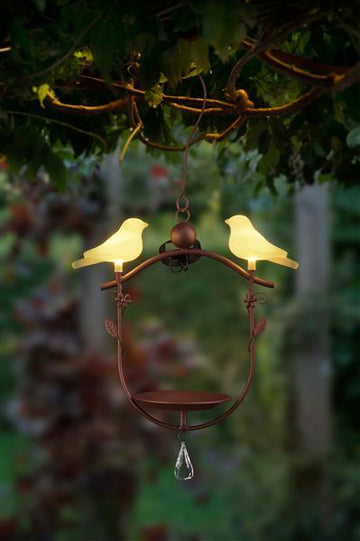 Vogeltränke mit LED-Vogel-Paar | hängend | aus Metall | solarbetrieben | warm-weiß beleuchtet